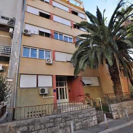 Room & Studio In The Centre Split Exterior photo