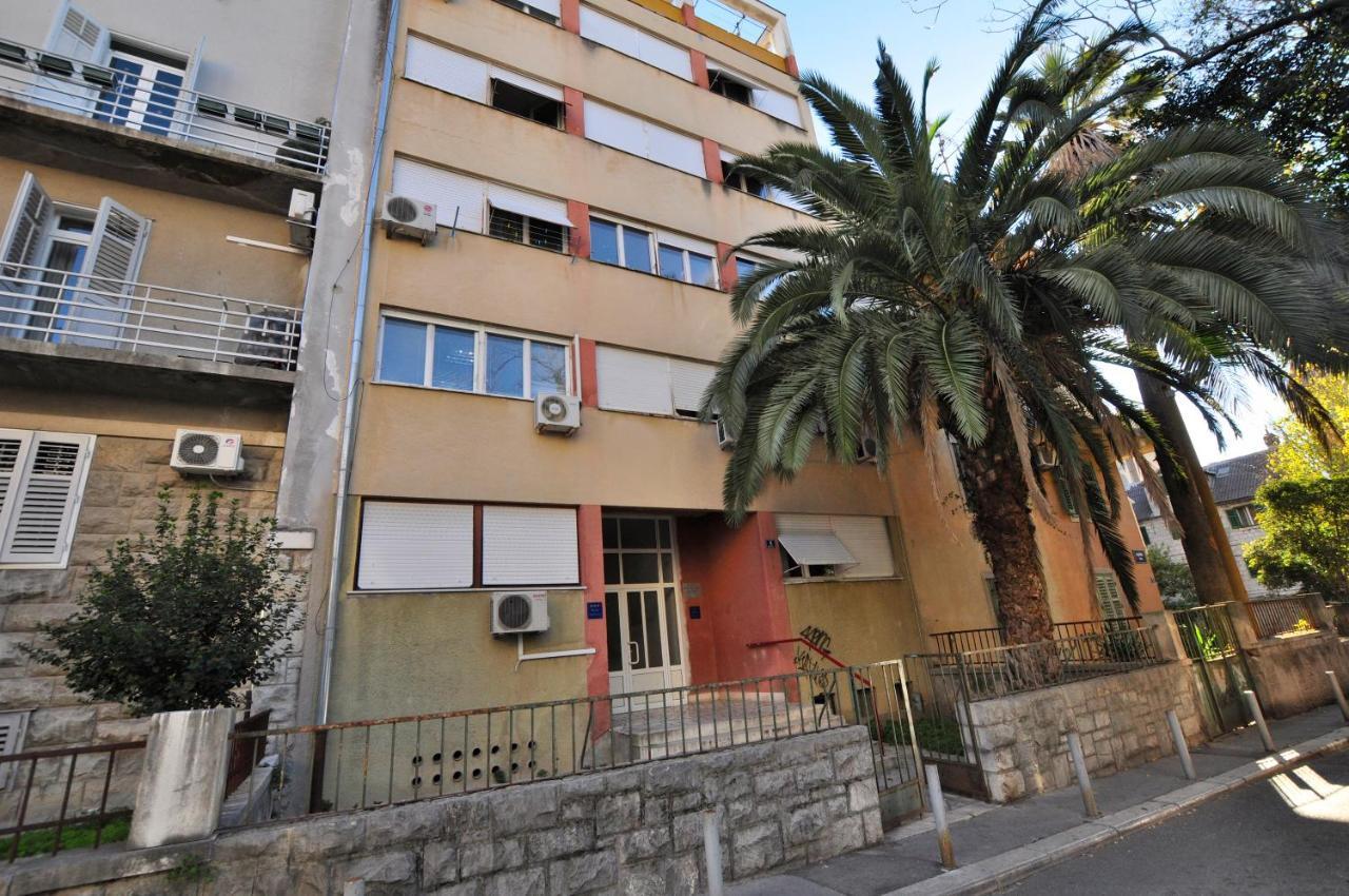 Room & Studio In The Centre Split Exterior photo