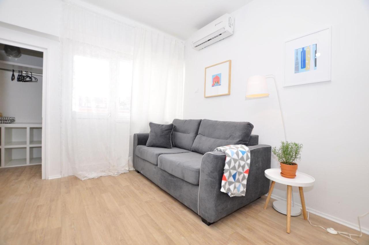 Room & Studio In The Centre Split Exterior photo
