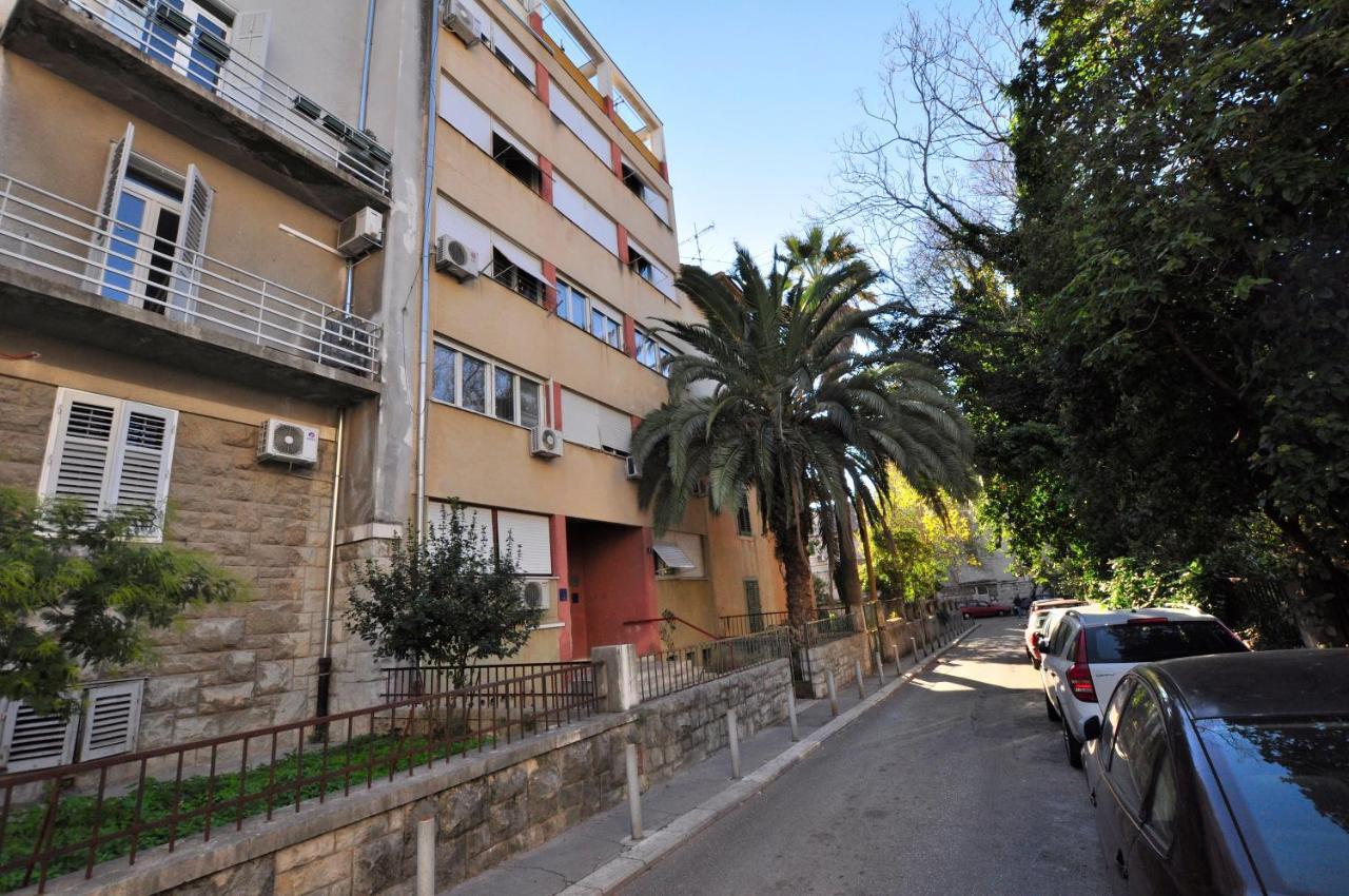 Room & Studio In The Centre Split Exterior photo