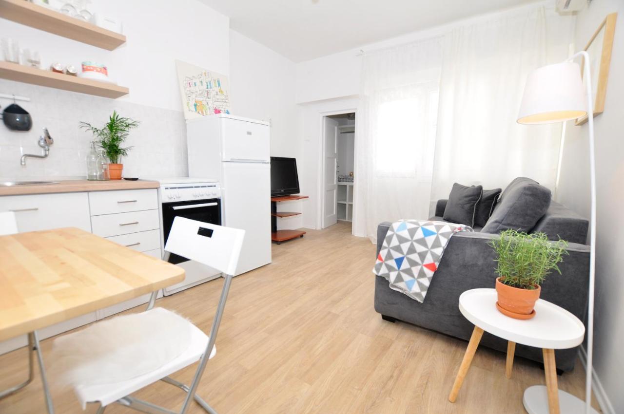 Room & Studio In The Centre Split Exterior photo