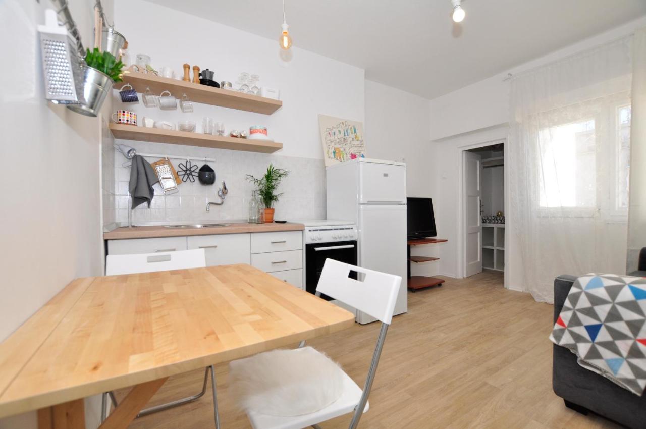 Room & Studio In The Centre Split Exterior photo