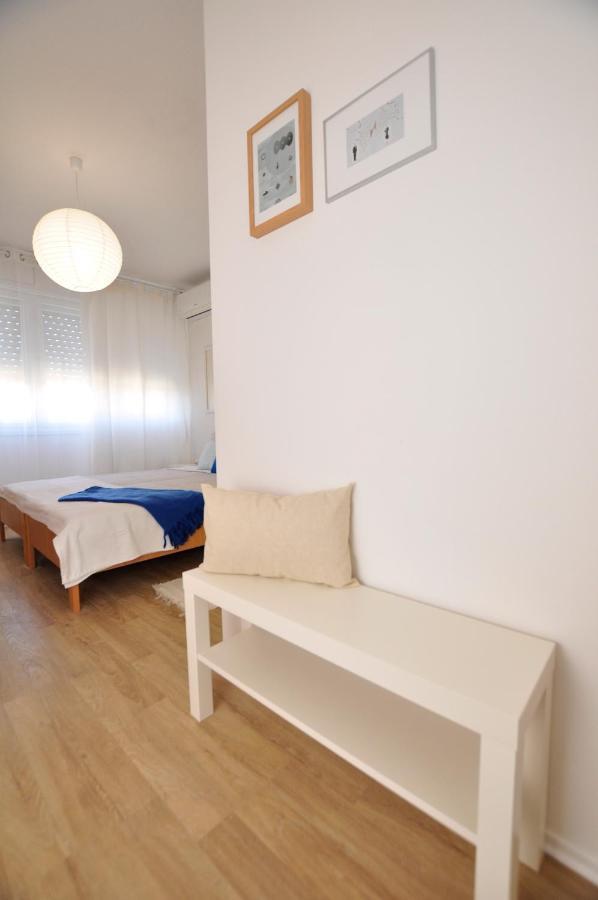 Room & Studio In The Centre Split Exterior photo