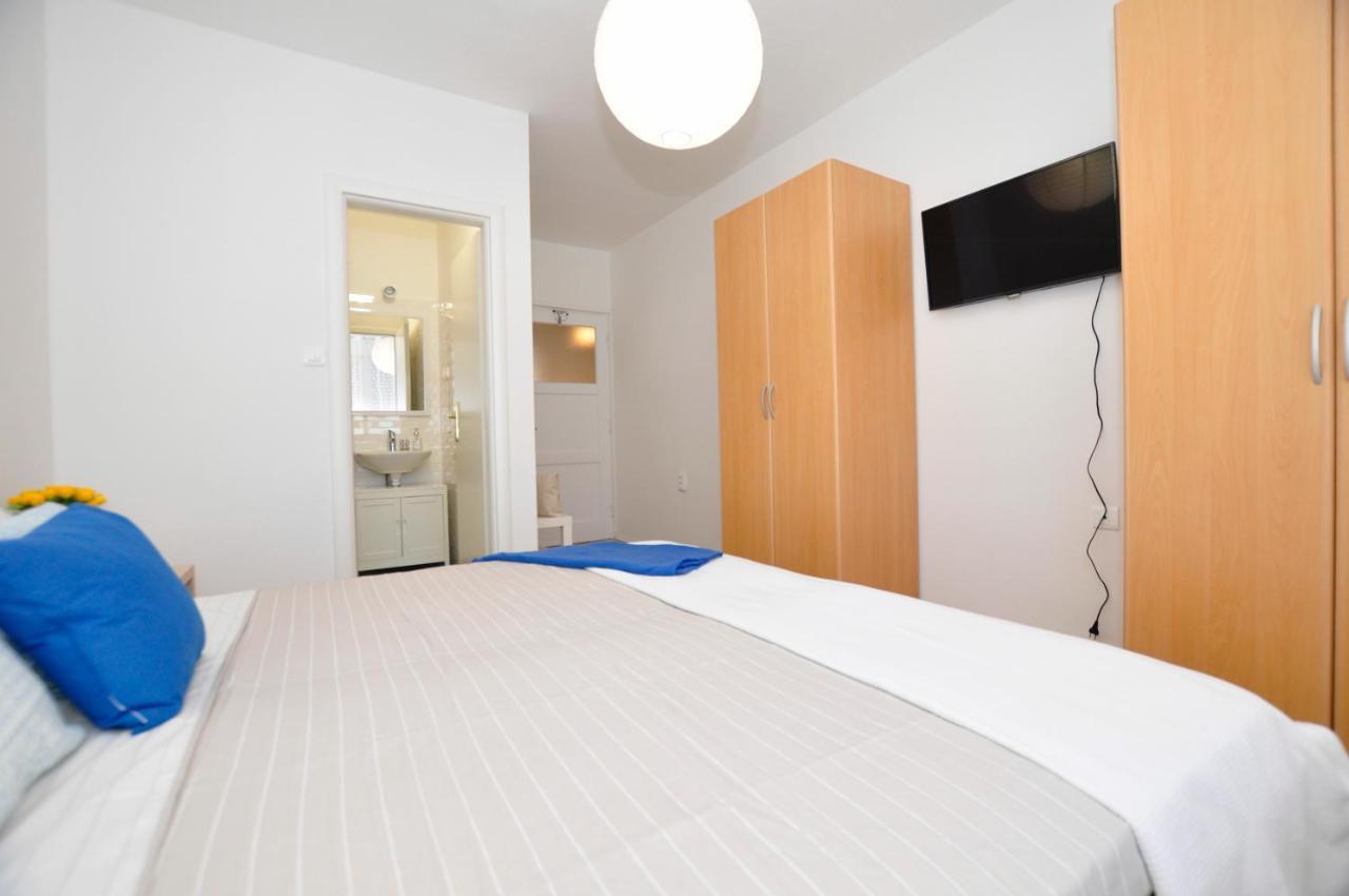 Room & Studio In The Centre Split Exterior photo